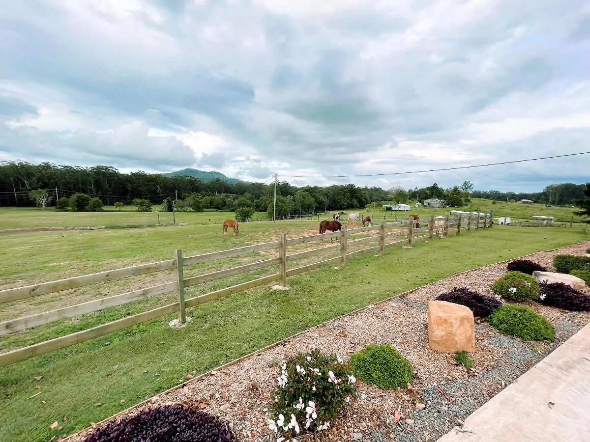 Seven Peaks Farm Stay Beerwah