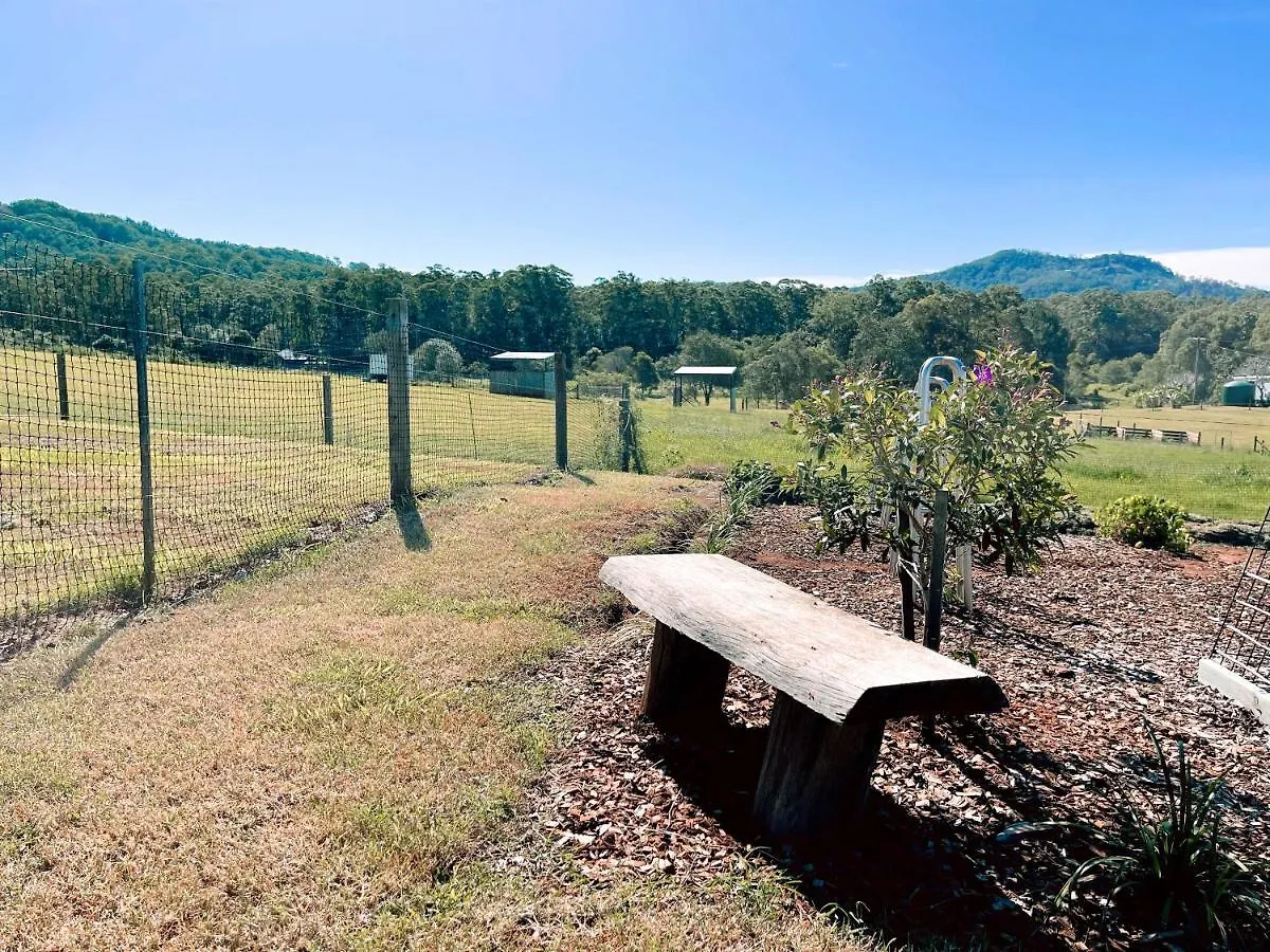 Seven Peaks Farm Stay Beerwah 0*,  Australia